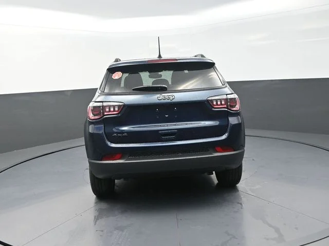 New 2026 Fathom Blue Pearl-Coat Exterior Paint Jeep Latitude image 8
