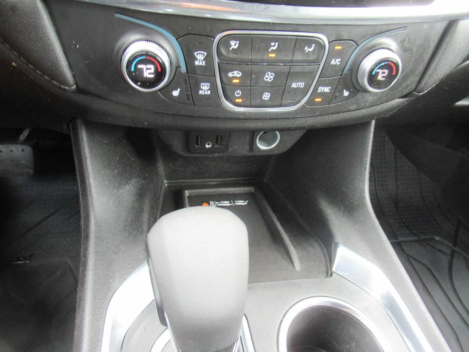Certified Used 2022 Summit White Chevrolet LT Cloth image 28