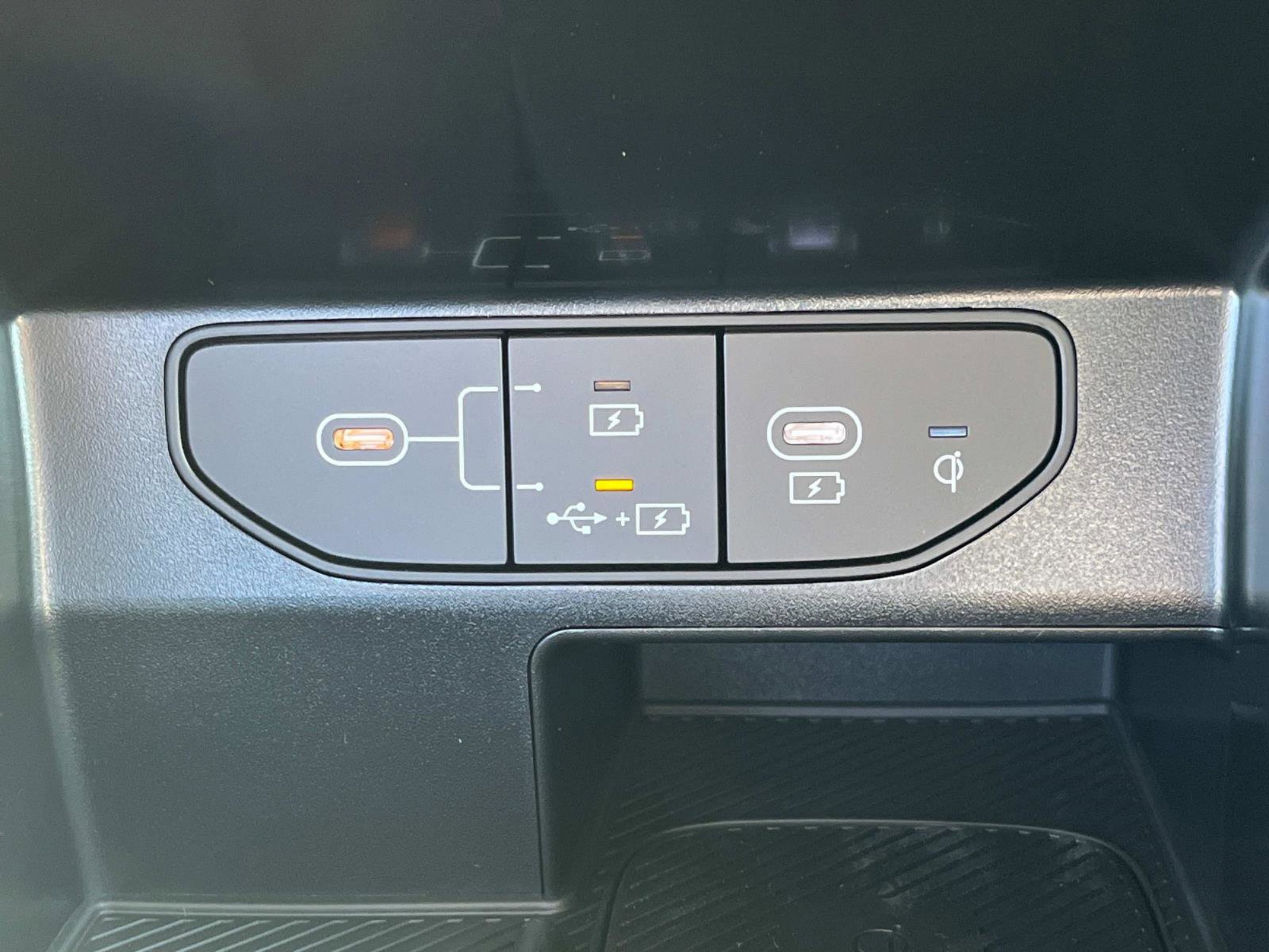 2025 Kia Sorento S - Photo 29