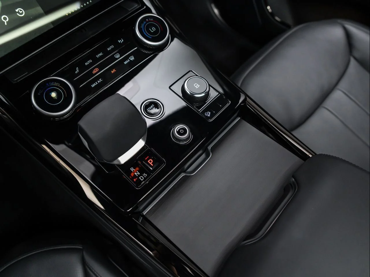 Used 2023 Black Land Rover SE Dynamic image 20