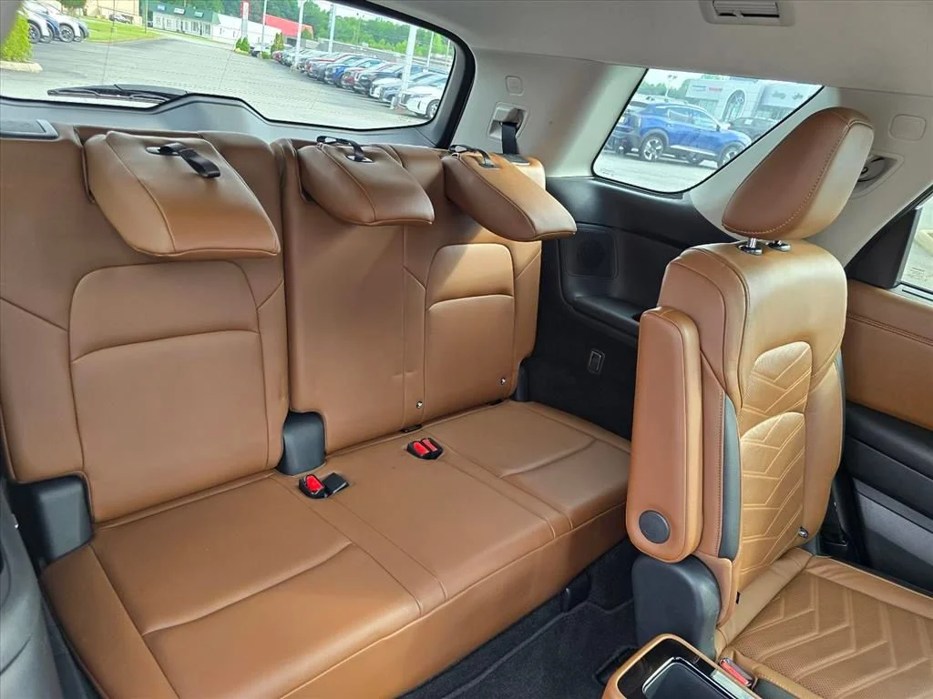 Used 2022 White Nissan Platinum image 15