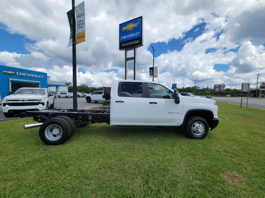 New 2026 Summit White Chevrolet Work Truck image 7