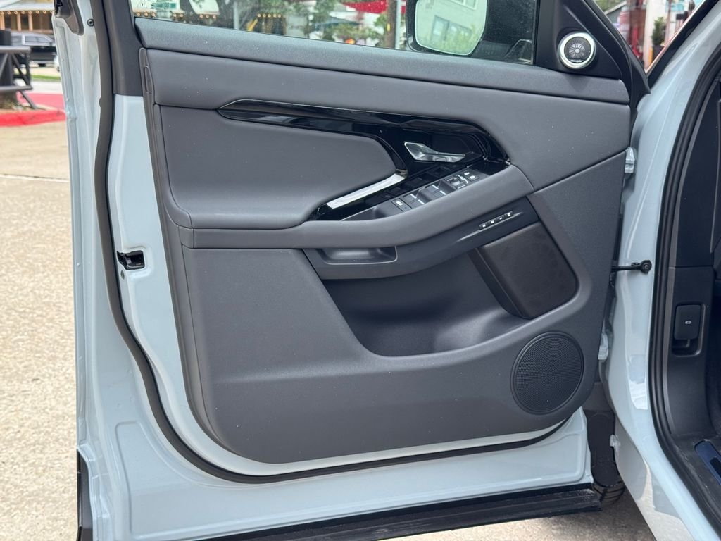 New 2026 Arroios Grey Land Rover  image 14