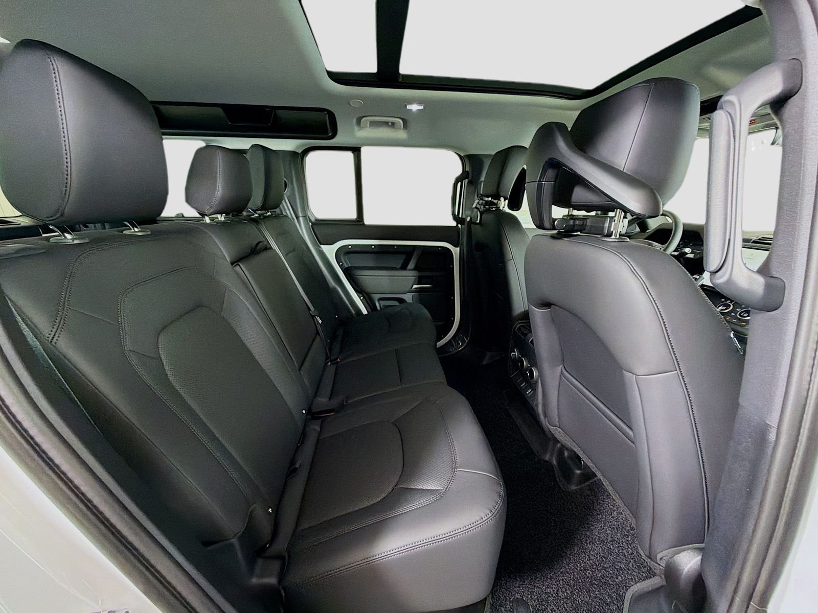 New 2026 Fuji White Land Rover S image 32