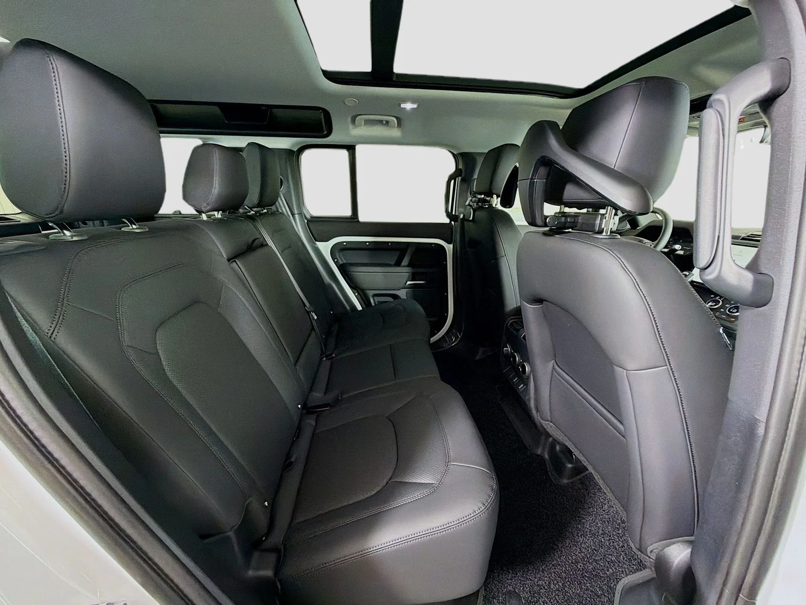 New 2026 Fuji White Land Rover S image 32