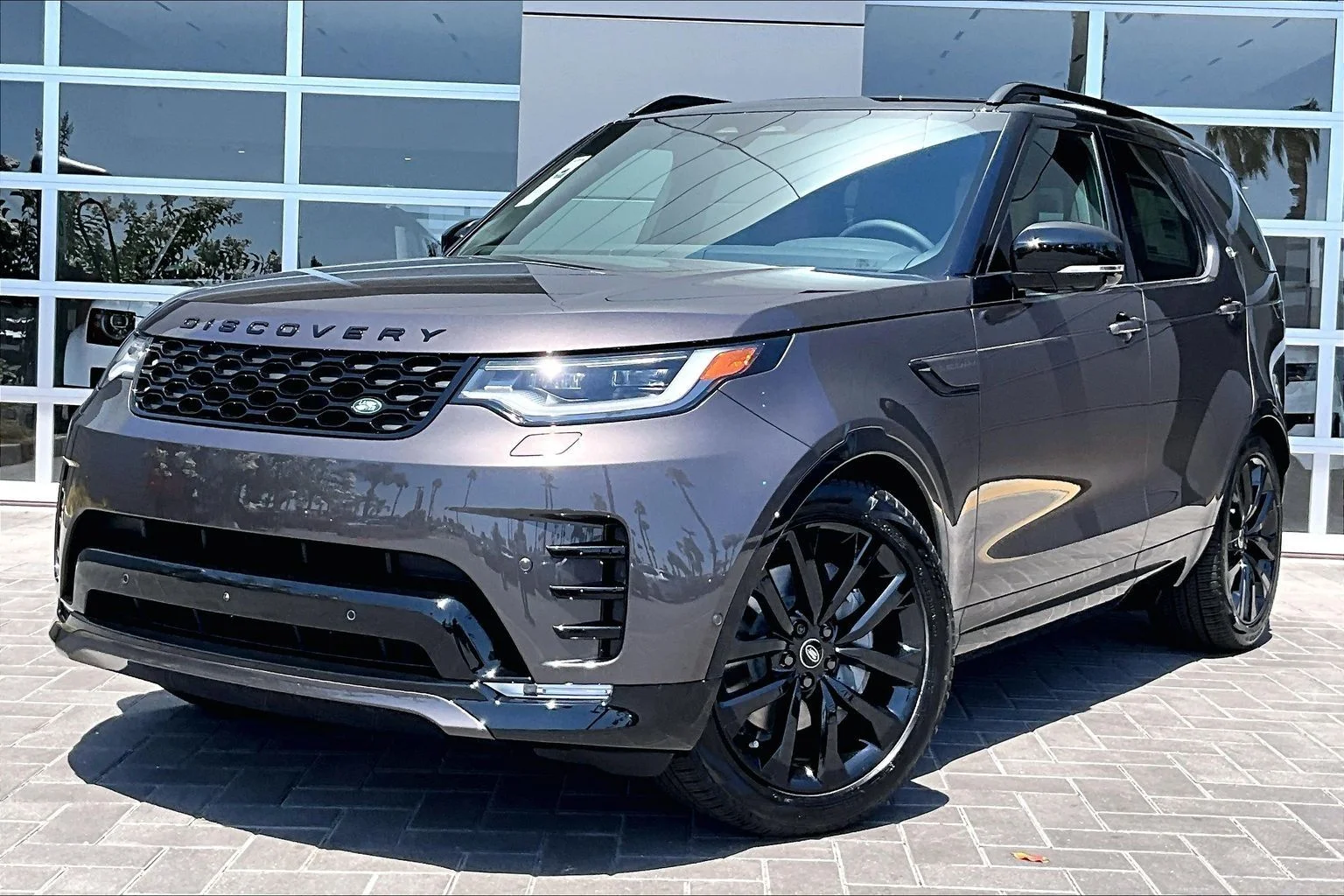 New 2026 Charente Grey Land Rover Dynamic SE image 1