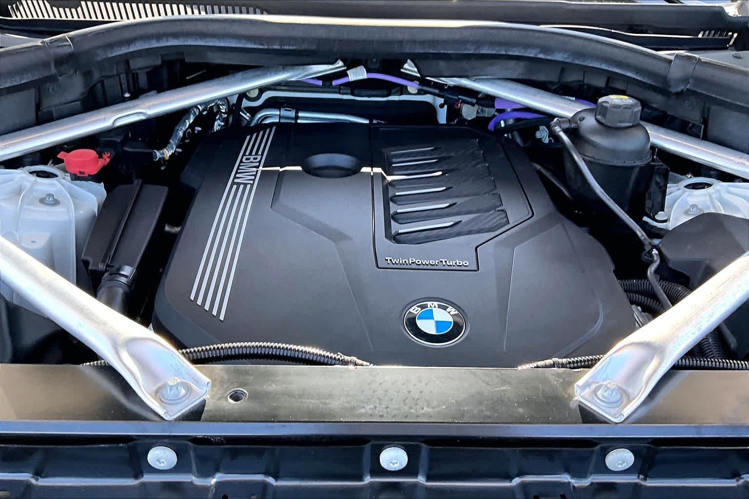 Used 2022 Alpine White BMW sDrive40i image 31
