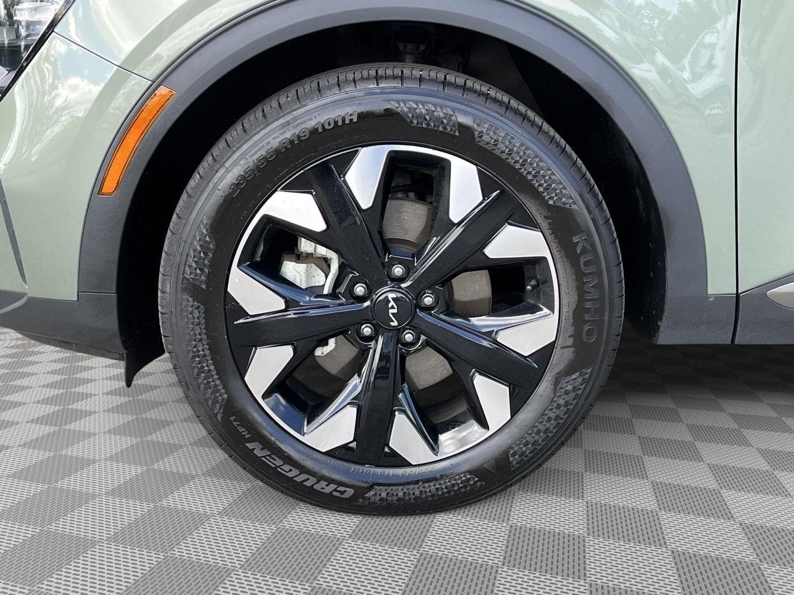 Used 2023 Jungle Green Kia X-Line image 9