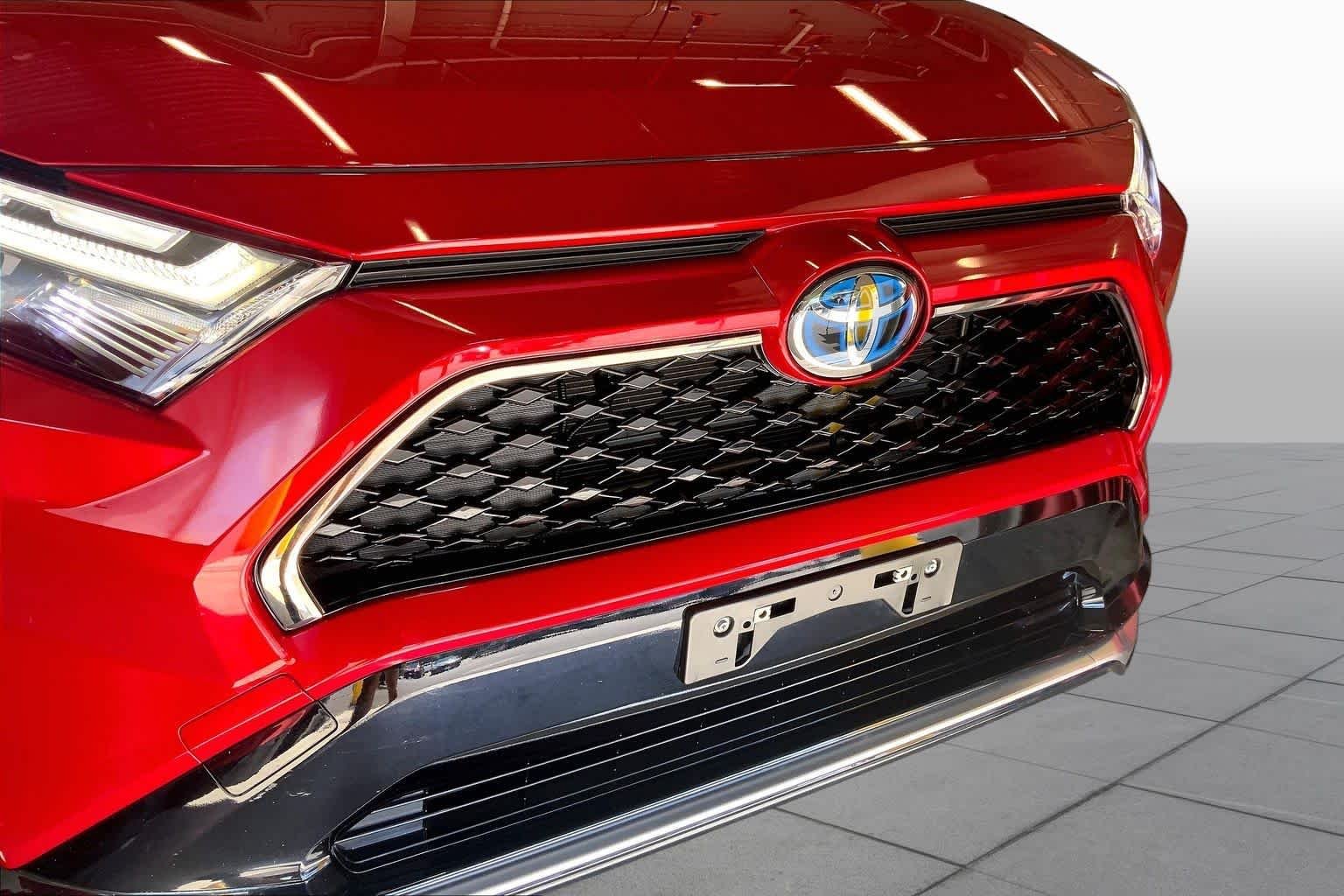 Used 2023 Supersonic Red/Midnight Black Metallic Toyota XSE image 30