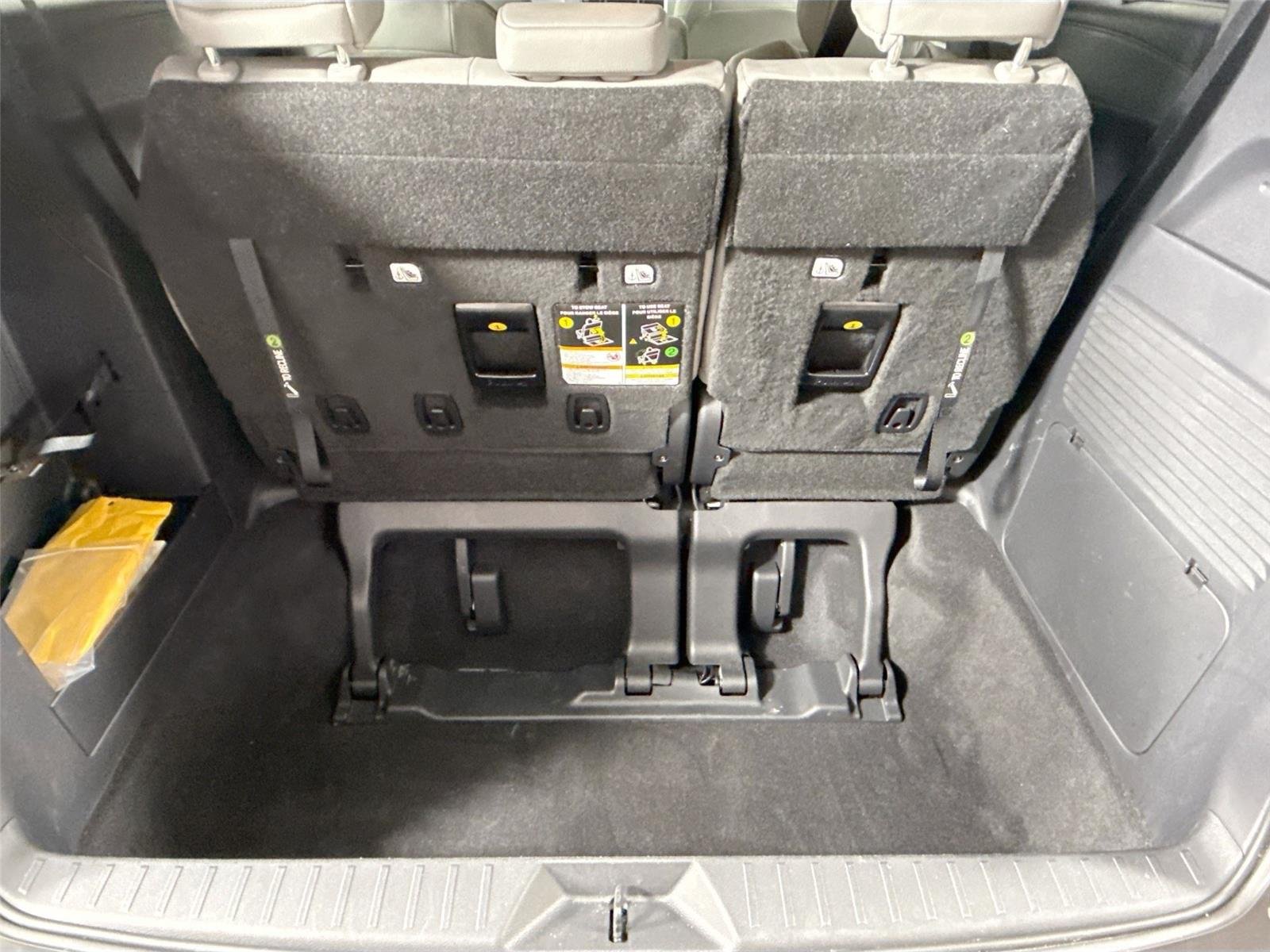 Used 2026 Wind Chill Pearl Toyota XLE 8-Passenger image 39