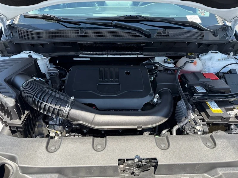 Used 2024 Summit White Chevrolet 2LT image 23