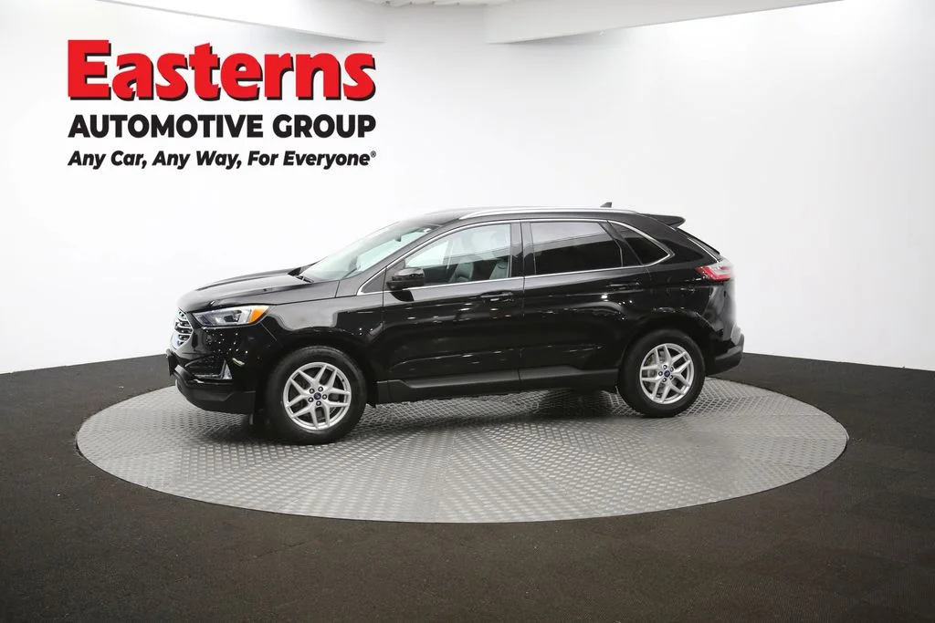 Used 2022 Black Ford SEL image 57