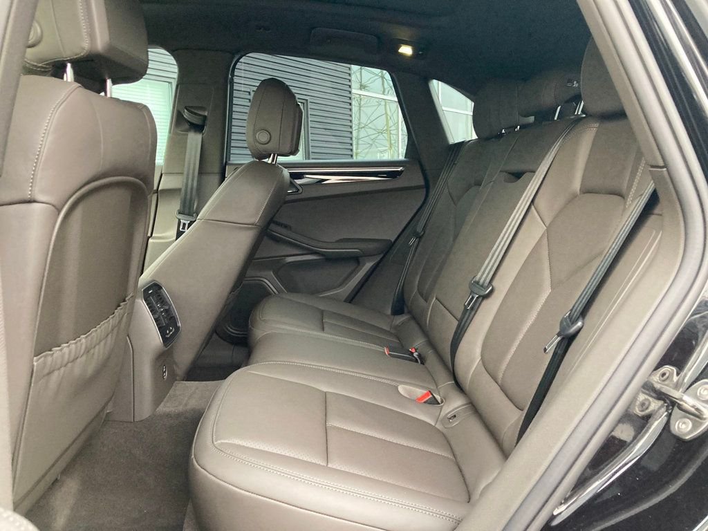 2026 Porsche Macan T - Photo 13