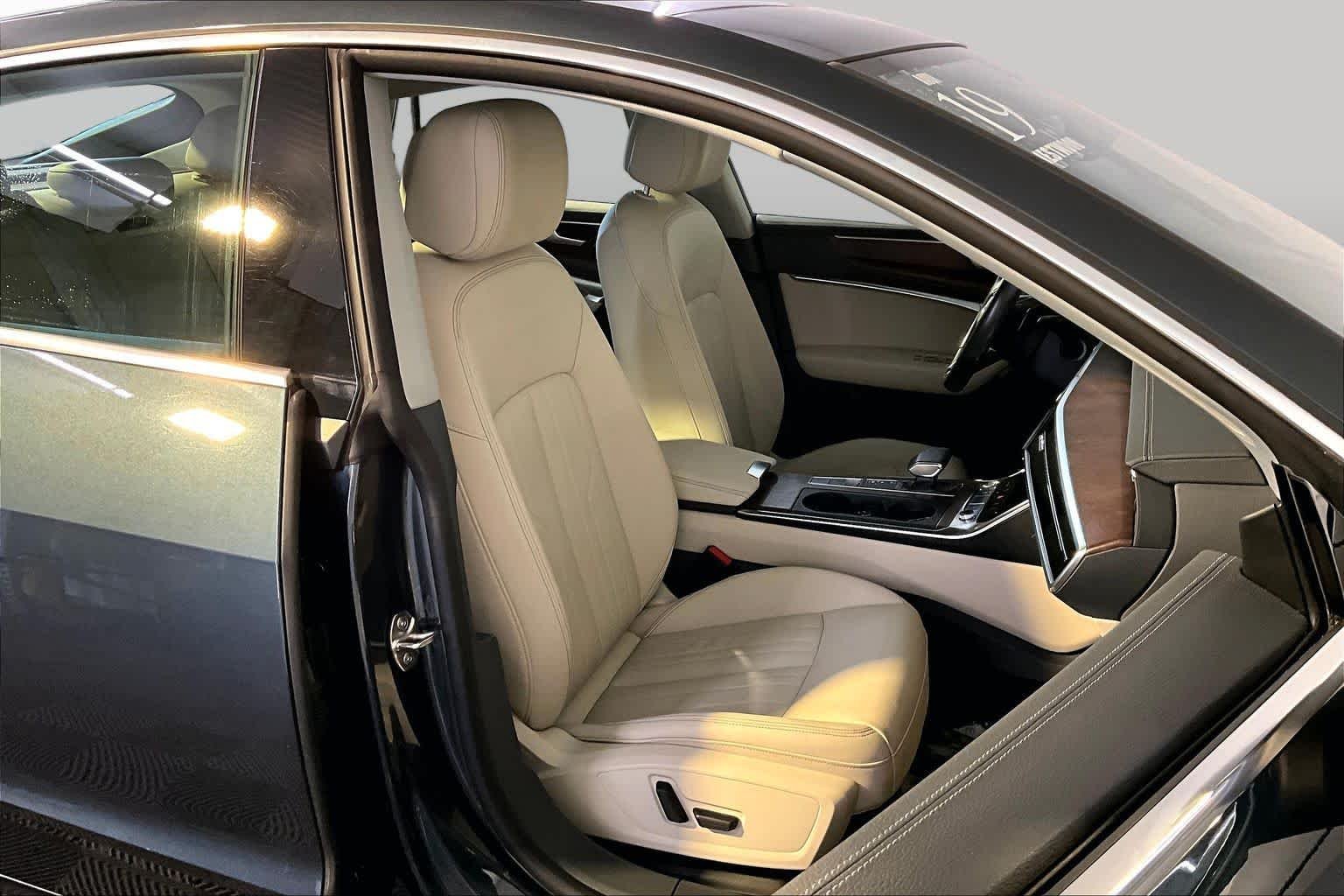 Used 2019 Triton Blue Audi Premium image 8
