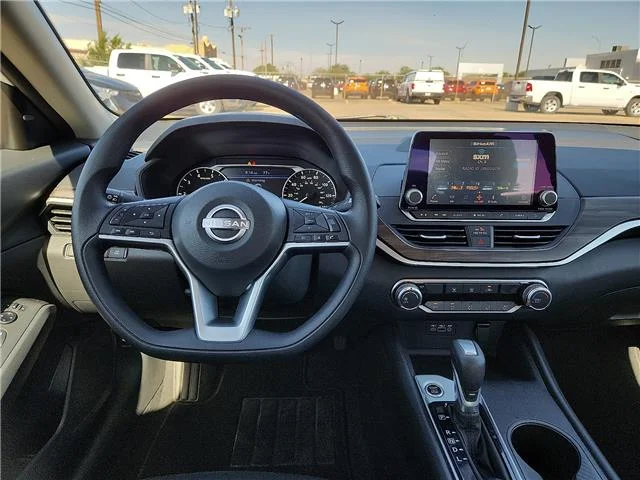 Used 2025 Shite Nissan SV image 10