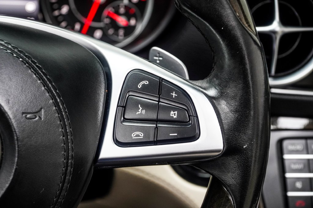 Used 2019 White Mercedes-Benz SL 550 image 33