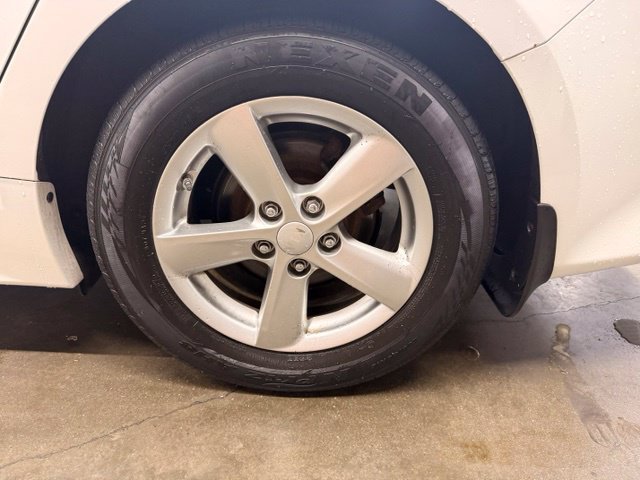 Used 2015 White Kia LX image 7