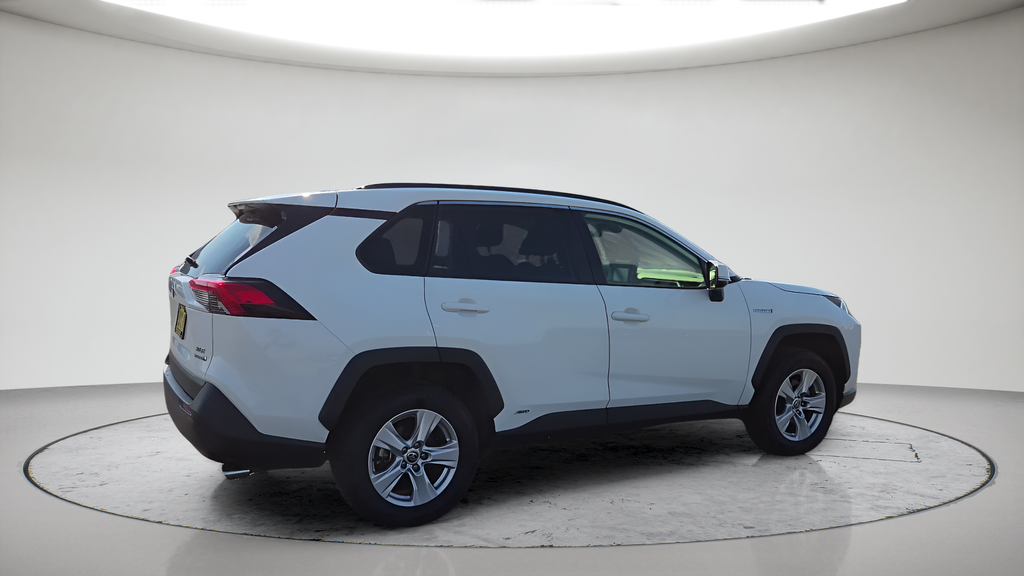 Used 2021 White Toyota XLE image 6