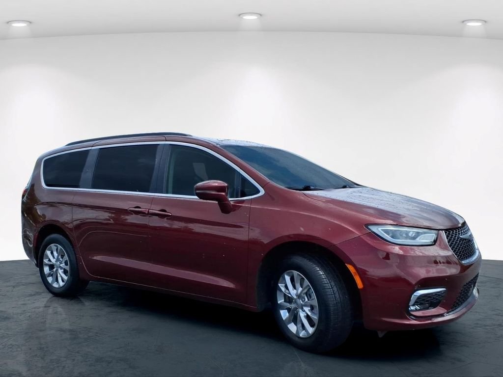 Used 2022 Red Chrysler Touring L image 5