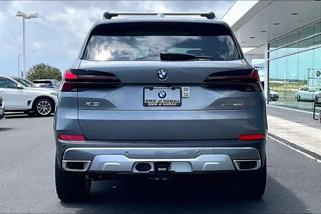 New 2026 Skyscraper Grey Metallic BMW xDrive40i image 4