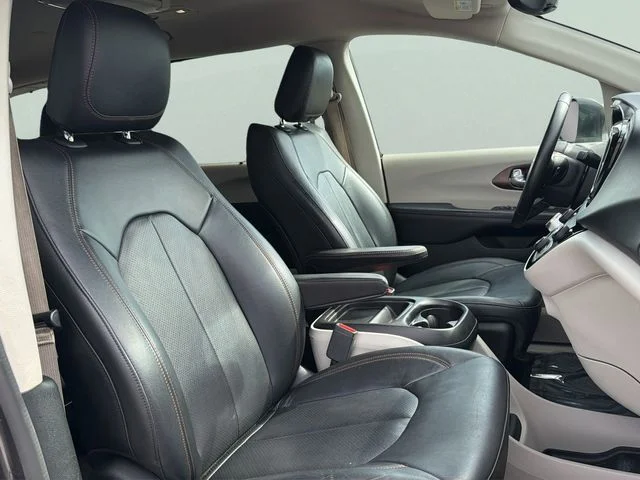 Certified Used 2018 Gray Chrysler Touring L image 20