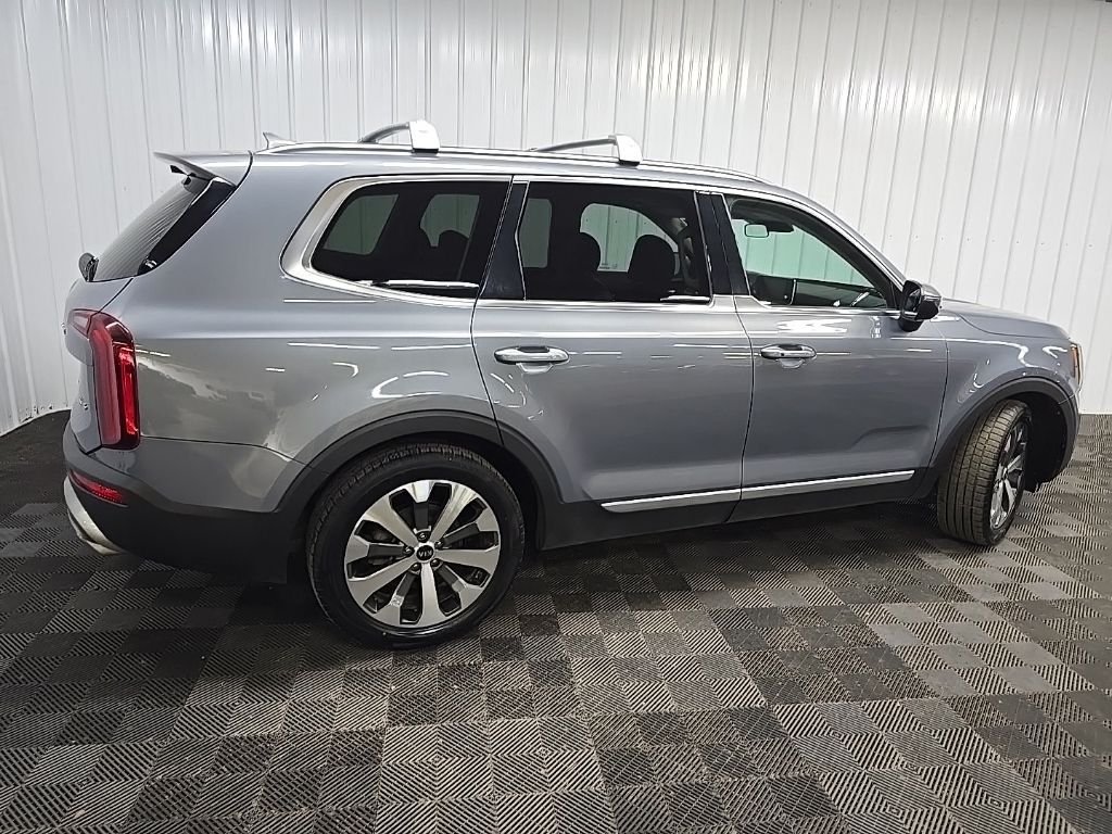 Used 2020 Silver Kia S image 3