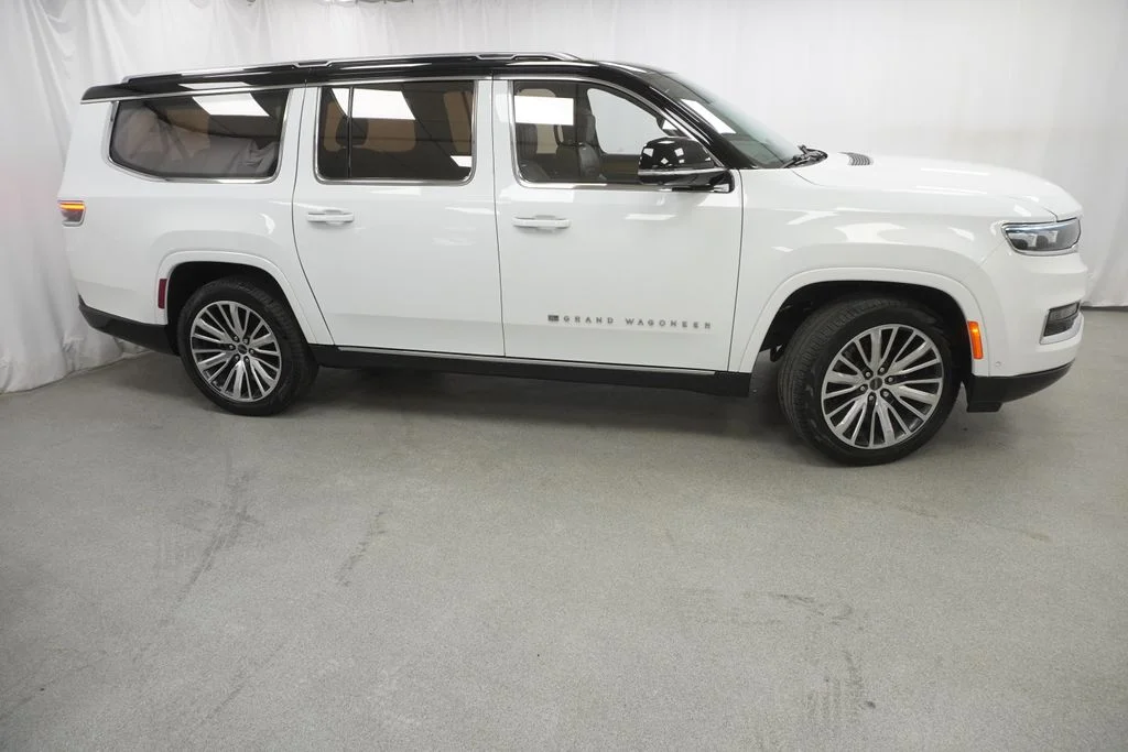 Used 2023 White Jeep Series III image 17