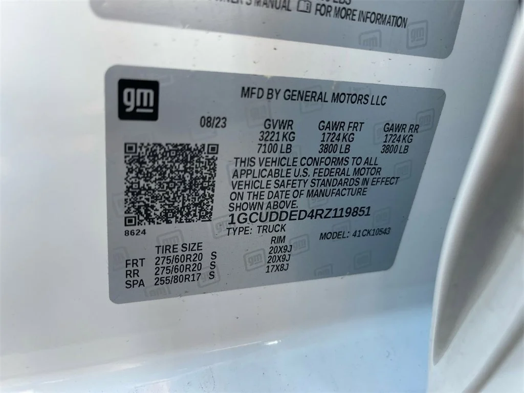Used 2024 Summit White Chevrolet LT image 38