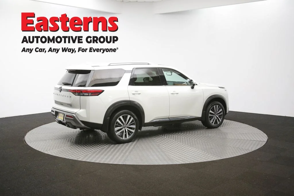 Used 2022 White Nissan Platinum image 46