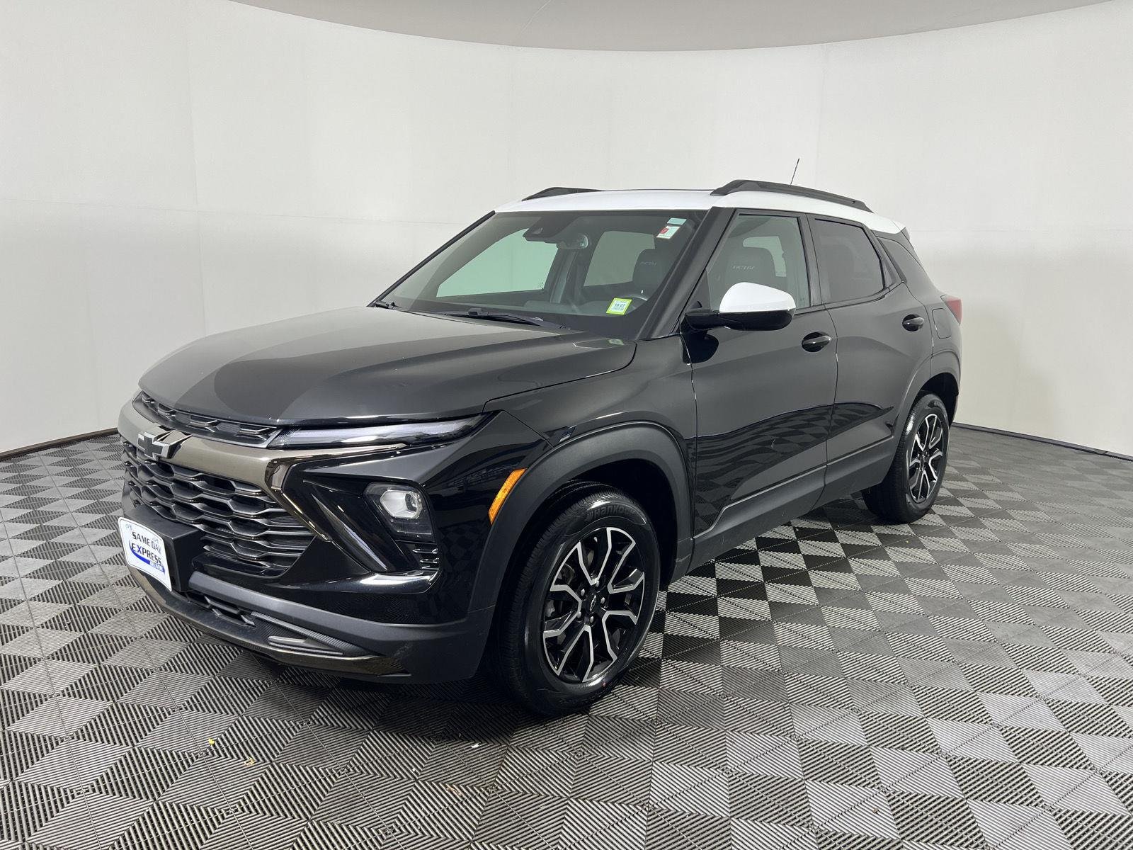 Used 2024 Mosaic Black Metallic Chevrolet ACTIV image 29