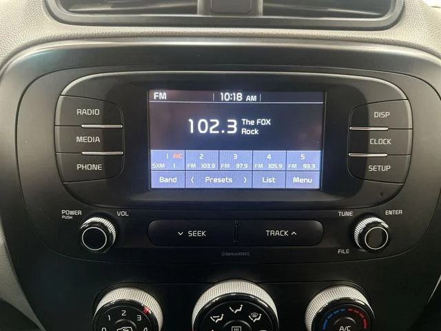 Used 2019 White Kia Base image 12