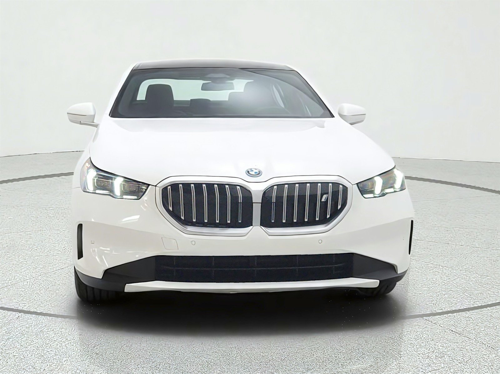Used 2025 Alpine White BMW xDrive40 image 2
