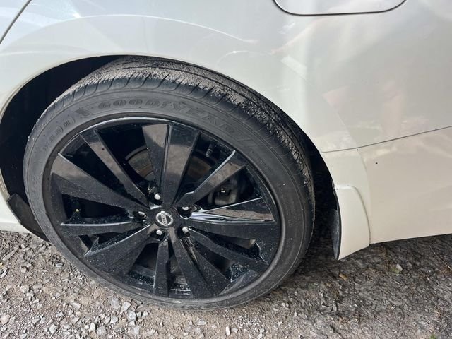 Certified Used 2020 White Nissan 2.0 Platinum image 6
