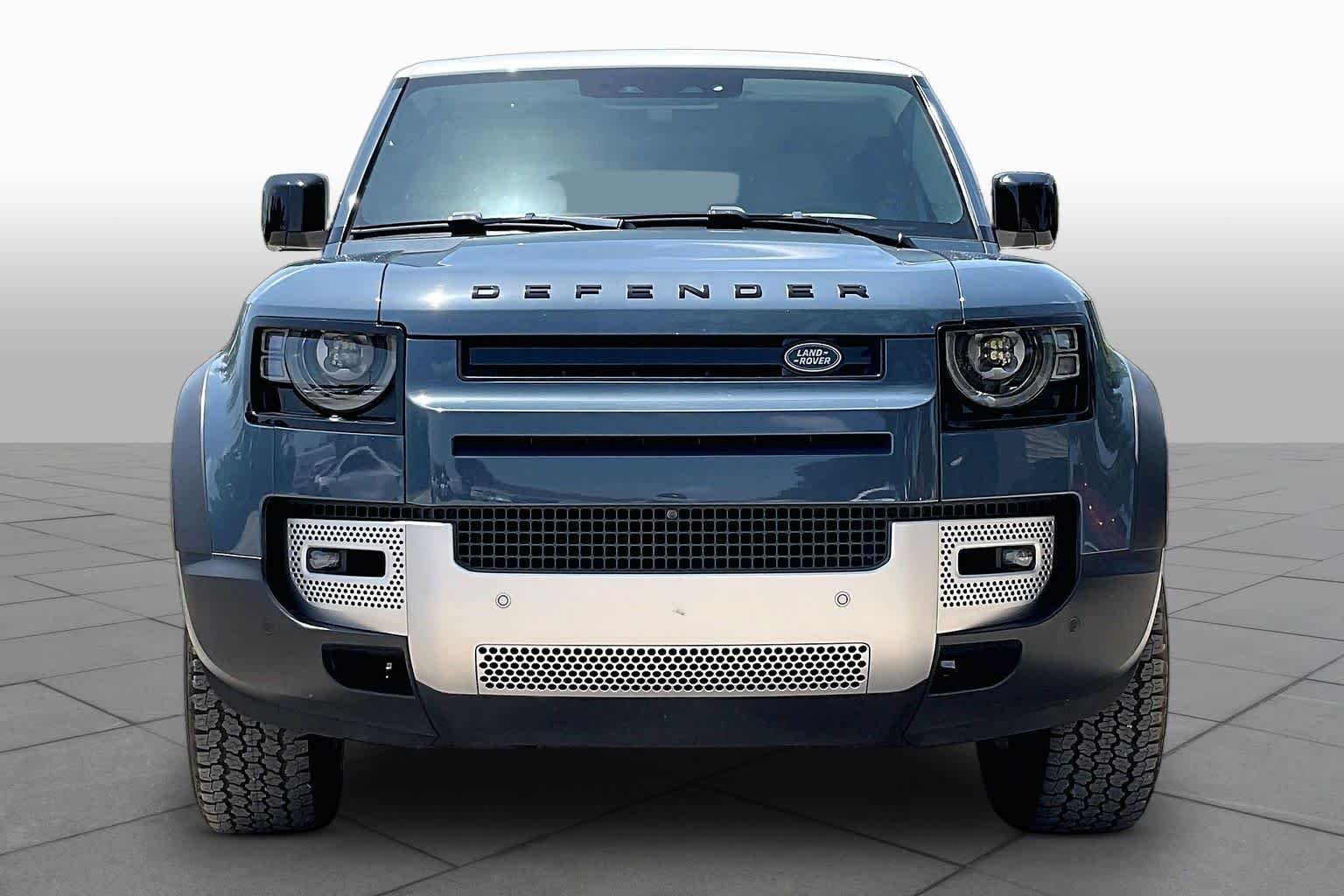 Used 2021 Tasman Blue Metallic Land Rover SE image 4