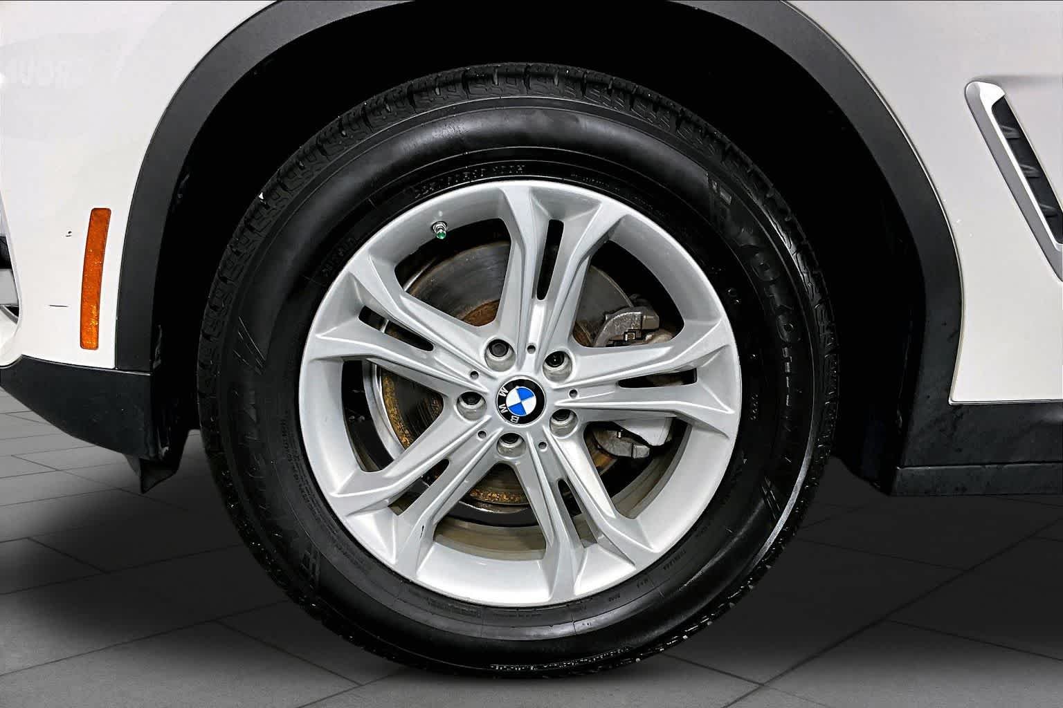 Used 2019 Alpine White BMW sDrive30i image 11
