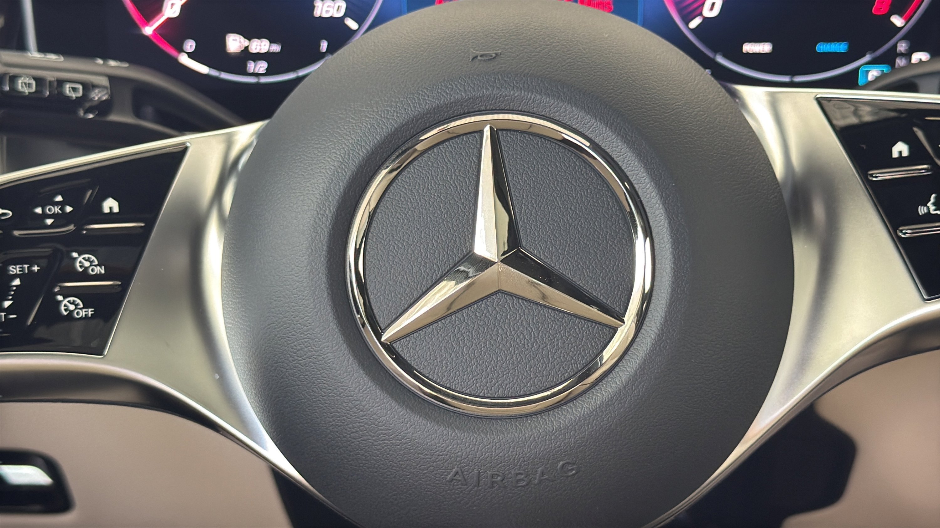New 2026 Cirrus Silver Metallic Mercedes-Benz GLC 300 image 33