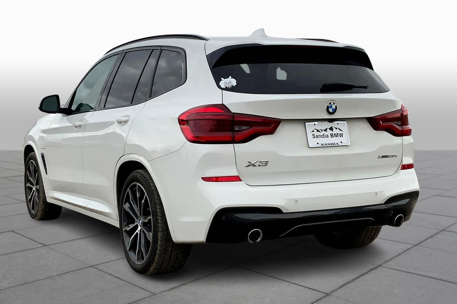 Used 2021 Alpine White BMW xDrive30e image 11