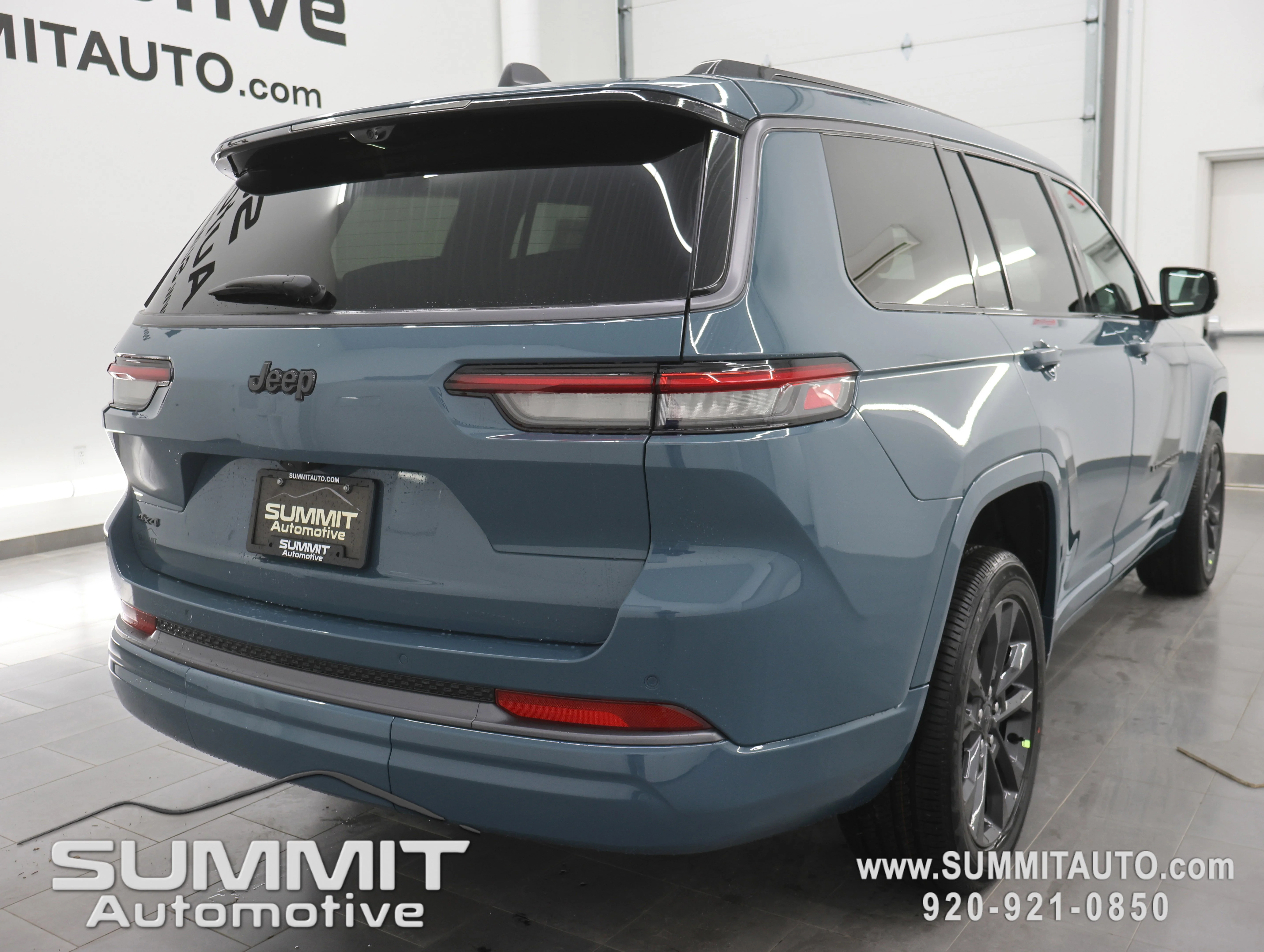 New 2026 Steel Blue Exterior Paint Jeep Limited image 5