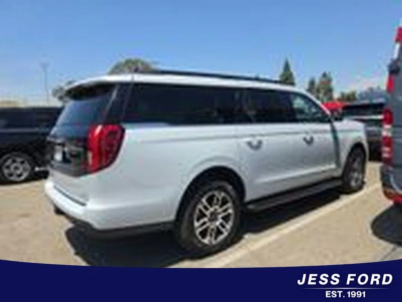 Used 2025 Space Silver Metallic Ford Active image 3