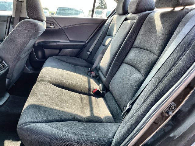 Used 2016  Honda EX image 33