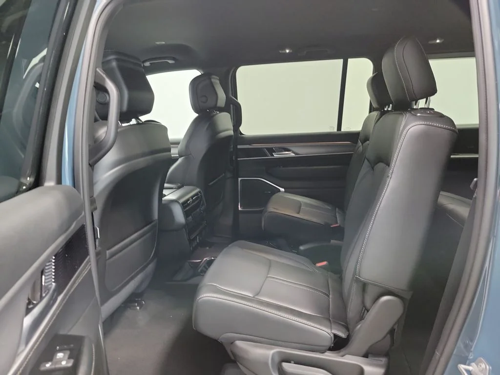 New 2026 Steel Blue Exterior Paint Jeep Limited Altitude image 10