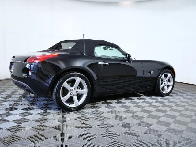 Used 2006 Black Pontiac Base image 6