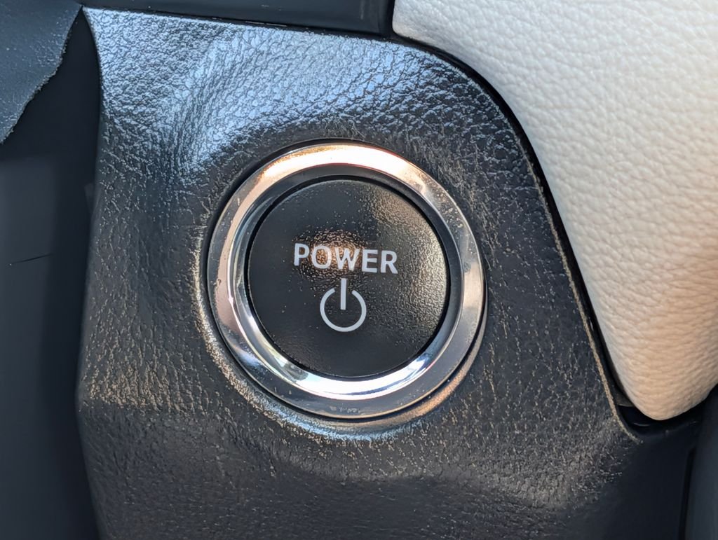 2024 Toyota RAV4 XLE - Photo 28