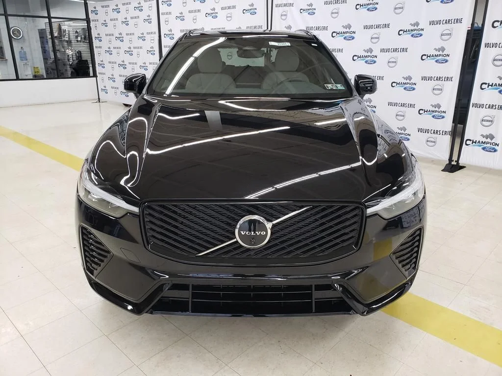 New 2026 Onyx Black Volvo Plus image 2
