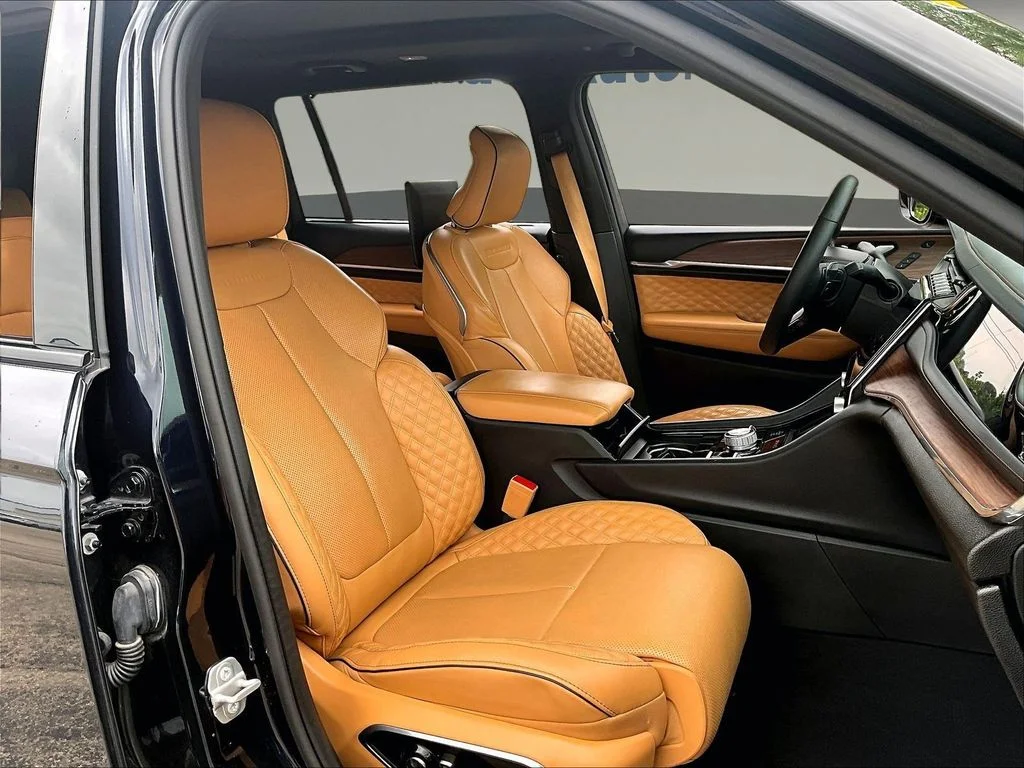 Used 2023 Black Jeep Summit image 34