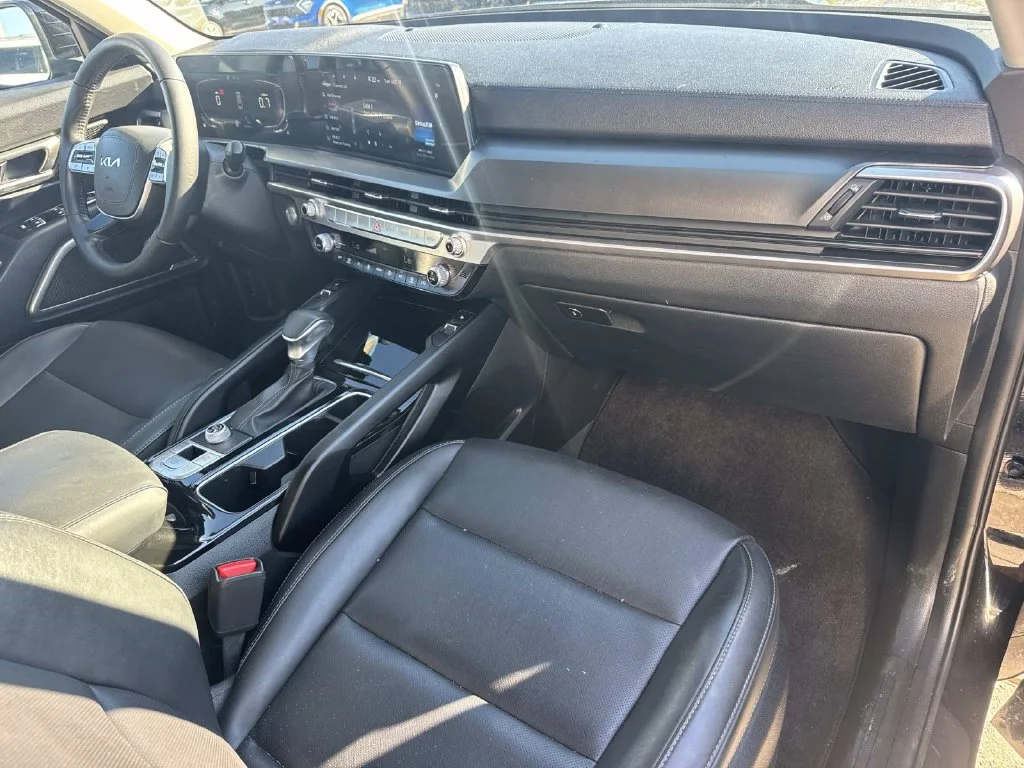 Used 2024 Black Kia S image 12
