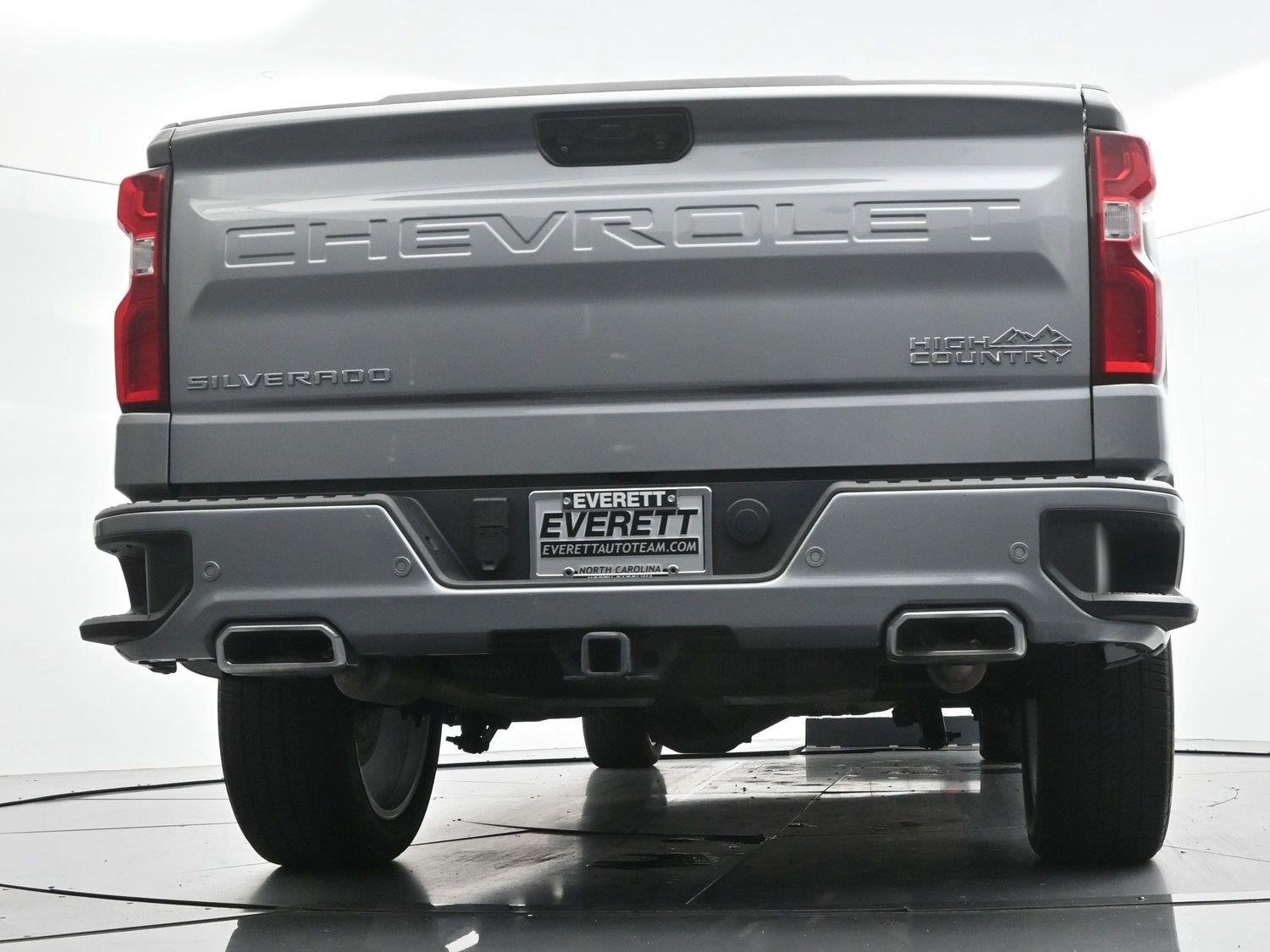 Used 2023 STERLING GRAY METALLIC Chevrolet High Country image 50