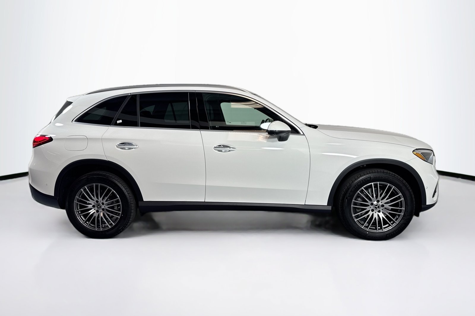 New 2026 Polar White Mercedes-Benz GLC 300 image 4