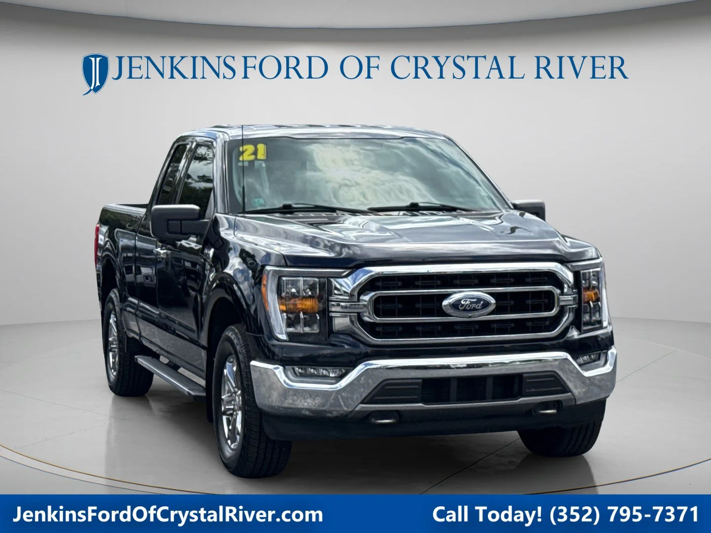 Used 2021 Antimatter Blue Metallic Ford XLT image 1