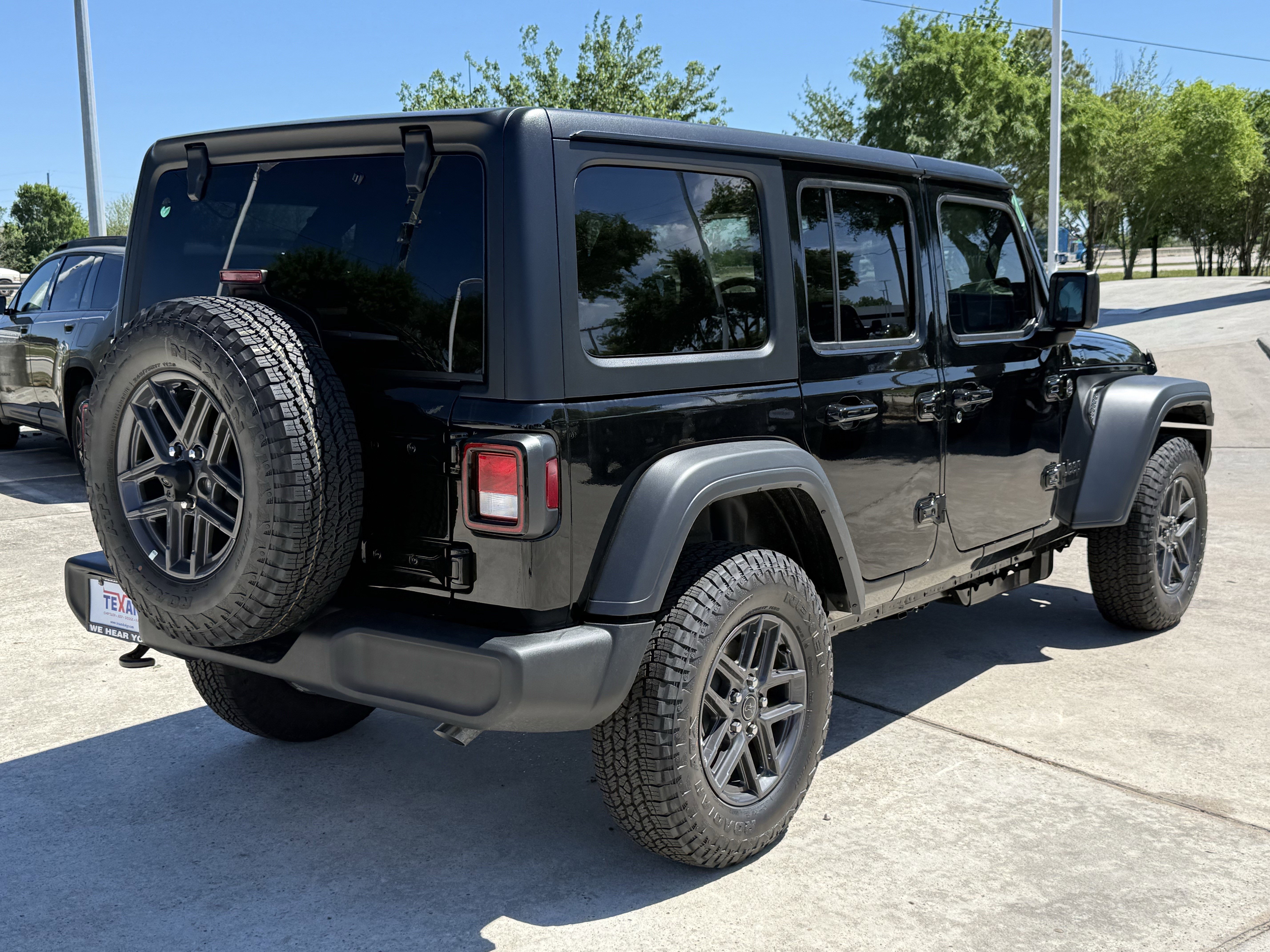New 2026 Black Clear-Coat Exterior Paint Jeep Sport S image 4